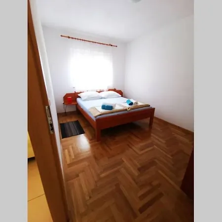 Apartments Jadranka アパート