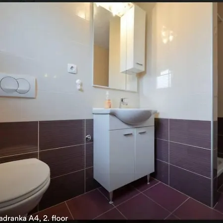 Apartments Jadranka * ザダル